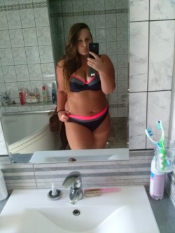 missschiz:  I hope I’ll be tanned like this soon! 