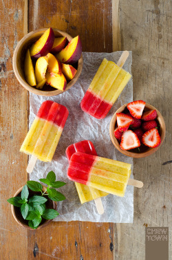 gastronomicgoodies:  Strawberry and Peach Ice Pops 