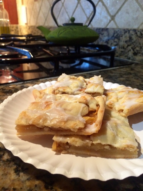 I have three big apple trees in the back yard, and last night my neighbor asked to come over to pick some. This morning he brought me a big plate of homemade apple strudel as thanks.  Yummmmmmm!!!!!!!!  My trees make delicious apples!