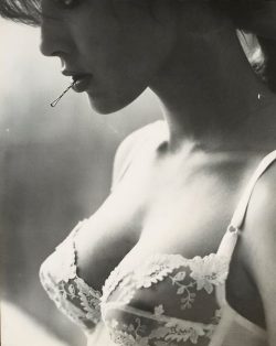 fraukatzeeloiza:  Photo by Wingate Paine, from book “Mirror