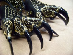djsckatzen:  strongholdleather:  More sold gauntlets. These are