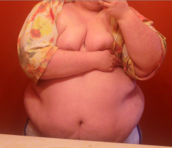 supremechub:  Tummy Tuesday! Kik:supremechub Wishlist: www.supremechub.tumblr.com/wishlist