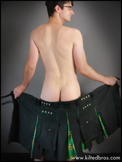 straightkiltcock:  Want a custom Hybrid Kilt? Kilted Bros will