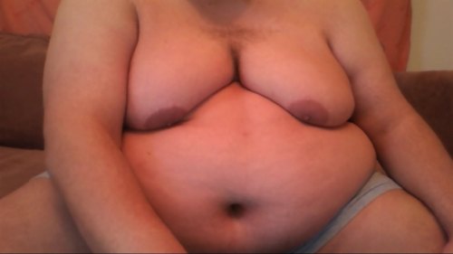 mikebigbear:  Mmmm.  I want!  I’d recognize those moobs anywhere. That’s SSFB (super fat belly boy)