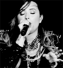 laulsey:  Demi Lovato//Two Pieces in Rio de Janerio - Brazil