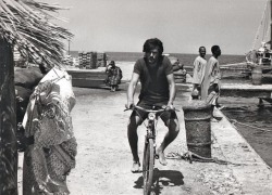 equatorjournal:Alain Delon in Les Aventuriers, 1967https://www.instagram.com/p/B3DDcMiAKZP/?igshid=a49o7n1x9kfn