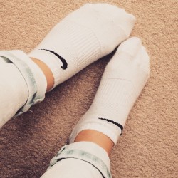 anklesocksandsneakerslovers:  <3