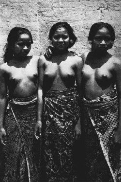 Via Islands and Peoples of the Indies, by Raymonf Kennedy.Balinese