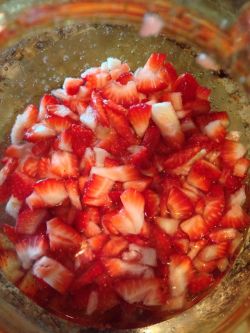 theheatofthesouth:theheatofthesouth:1. First cut up some strawberries