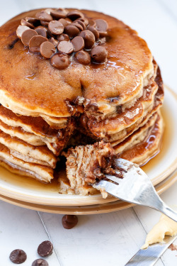 do-not-touch-my-food:  Chocolate Chip Banana Bread Pancakes
