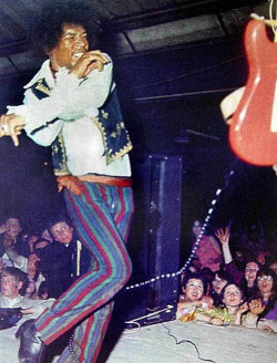 soundsof71:  Jimi Hendrix at “Barbeque 67,” the Tulip Bulb