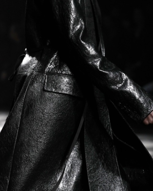 quadruple-espresso:  Ann Demeulemeester Fall 2022 Ready-to-wear