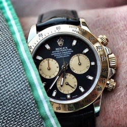 galleryninefive:  Rolex Daytona Yellow Gold. The attention to