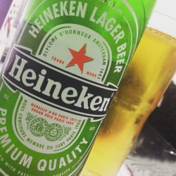 joaismccloud:  Agora uma Heineken pra finalizar a noite! #HEINEKEN