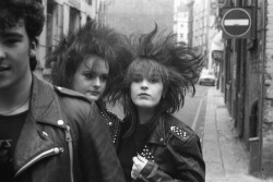 nowthisisgothic:  punk girls, Liverpool [photo by Frank Downes]
