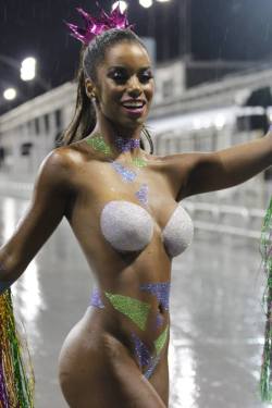   Body painted Brazilian woman at a 2016 carnival. Via Liga Carnaval