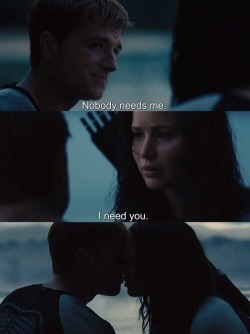 i-am-tris:  Peeta and katniss kiss 