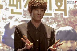 usabana:  140124 Leader Jinyoung at Gwanghwamun Hottracks Fansign