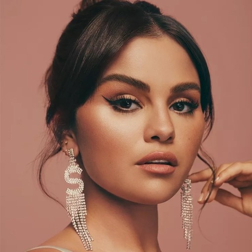 yours-stevie:She’s the it girl indeed 👑