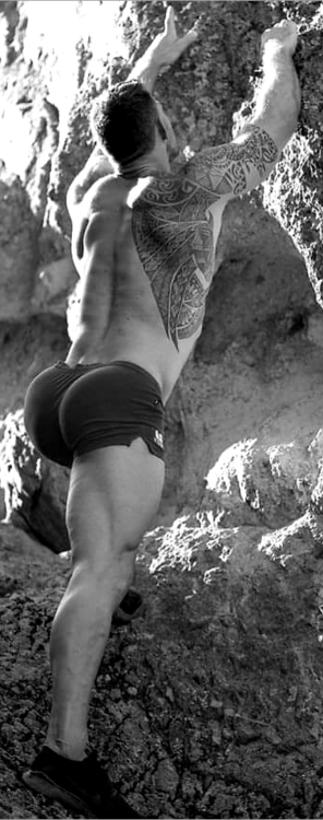 domlebasworld:  DOMLEBASWORLDhttps://domlebasworld.tumblr.com/nsfw