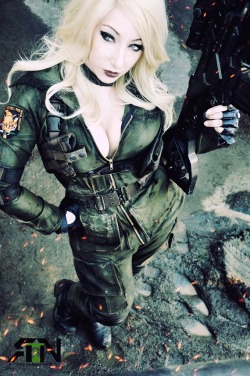 gasmaskedassassin:  cosplayfanatics:  Sniper Wolf - Metal Gear