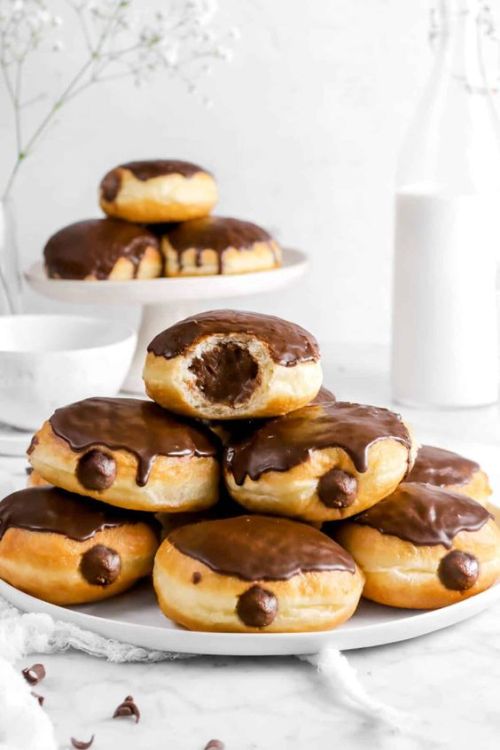 eat-love-eat:  Dark Chocolate Filled Doughnuts 