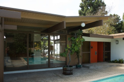 midcenturymodernfreak:  Asian-Inspired Time Capsule! Modernism