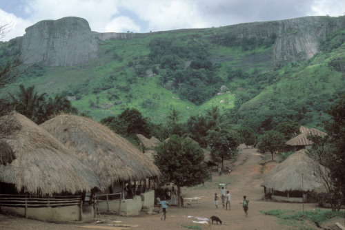 nordafricain:  SIERRA LEONE. Village of Karamasi, near Kabala. ©