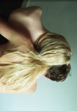indicio:  together one piece, by Sophie Van der Perre 