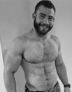 xxxnewstitch:  Sonriente