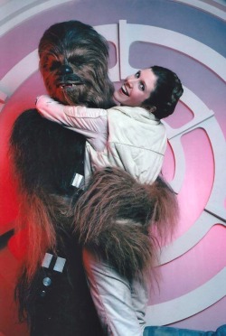 s-c-i-guy: Carrie Fisher and Chewbacca on the set of The Empire