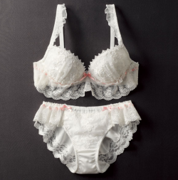 ohcutelingerie:  x