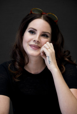 life-imitates-lana-del-rey:  Lana Del Rey at “Big Eyes” conference,