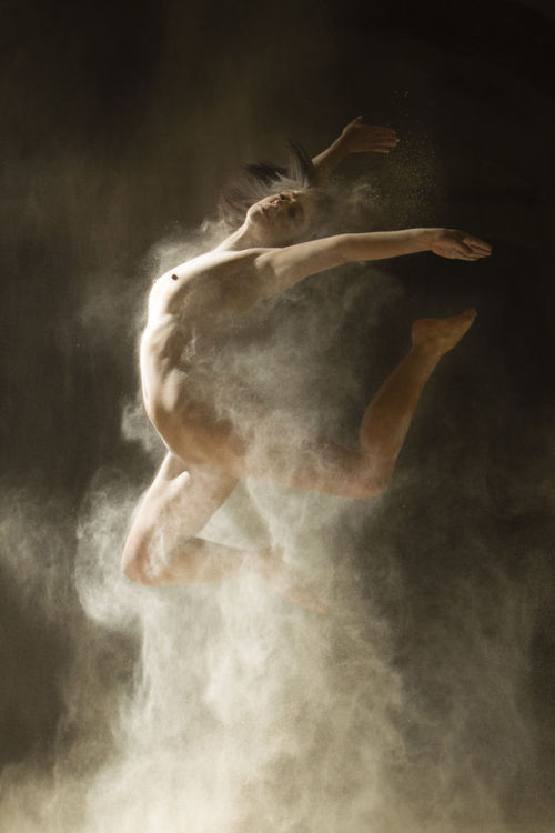 Nude dancing: Stardust.  naughtyirishgirl:  ladylanabanana:  Ludovic Florent’s series â€œPoussiÃ¨res dâ€™Ã©toilesâ€ (Stardust).Â   These are probably the most beautiful images Iâ€™ve ever posted. 