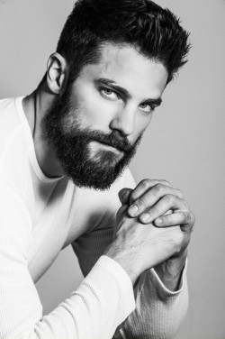 iamthespaceboy: thehairymenhunter: Brant Daugherty oh shit. that’s