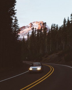 forrestmankins:  Went up to Mount Hood for last light. Oregon