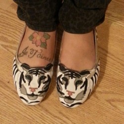 ifeetfetish:  Beyond in love with these shoes!  #omg #lovethem