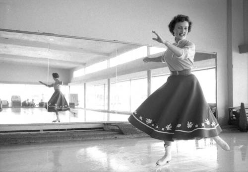 blondebrainpower:  Betty White ice skating, 1954