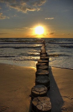 Beauty I Behold. / Sunset over the ocean ~ Path to the sun on