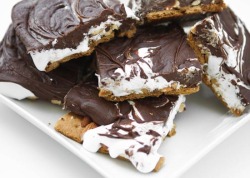 guardians-of-the-food:  Fudgy Rocky Road Bars 