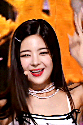 mandu:  LIASNEAKERS (220731)