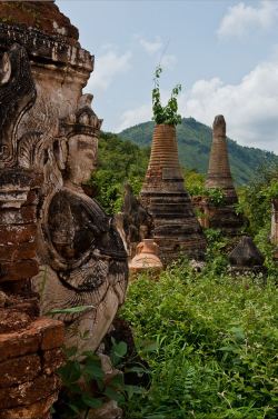 visitheworld: Buddhist stupas of Bagan / Myanmar (by moraustom).