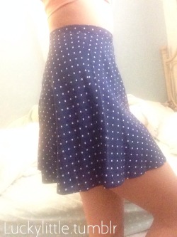 luckylittle:  I got a new skirt that has buttons :D 