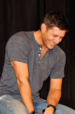 mostly-jensen:  Arms, ladies and gentlemen. Arms. 