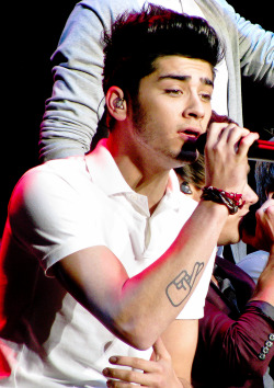 keepingupwithzayn:  Molson Canadian Amphitheatre. Toronto, 31/05/12.