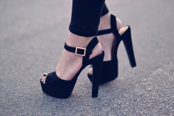 sissydonna:  raastalove:  heels en We Heart It. http://weheartit.com/entry/90276832