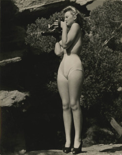 hoodoothatvoodoo:  Joseph Jasgur ‘Geri Noonan’ 1940s 