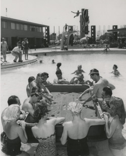 indypendent-thinking:  Photograph of a floating craps game in