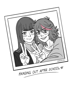 herokick:Just two ordinary (?) college students taking a selfie