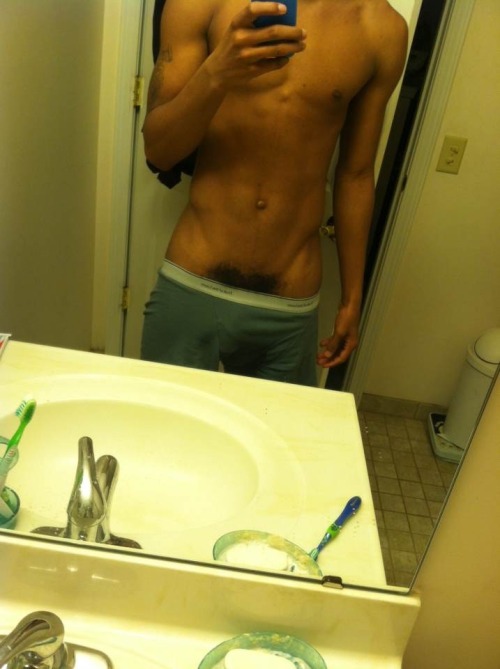 neverkissandtellmuahh:  Markel Mcclendon he is star athlete at Holmes High School, He funny, he so sexy and he know how to hoop. Plus his mom is hilarious. He cute af but his dick aint really that big but he is definitely fuckable!